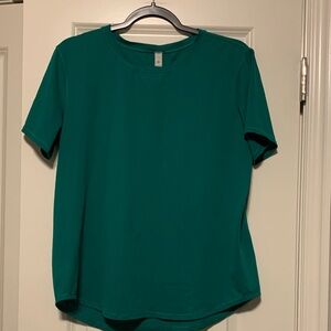 Lululemon Athletica Kelly Green Short Sleeve Tee
Sz 12, Good Condition
